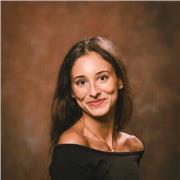 Artista con esperienza decennale all’estero, laureata in arte e con master in marketing offre lezioni di inglese